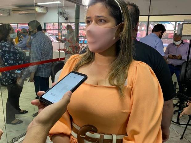 Franciele revela que vai baixar novo decreto nesta segunda com medidas mais duras para frear a disseminação do novo coronavírus no município