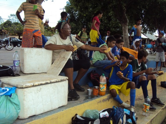 DONA MARIA E SUA EQUIPE DO BOA ESPERANÇA EM LEVERGER