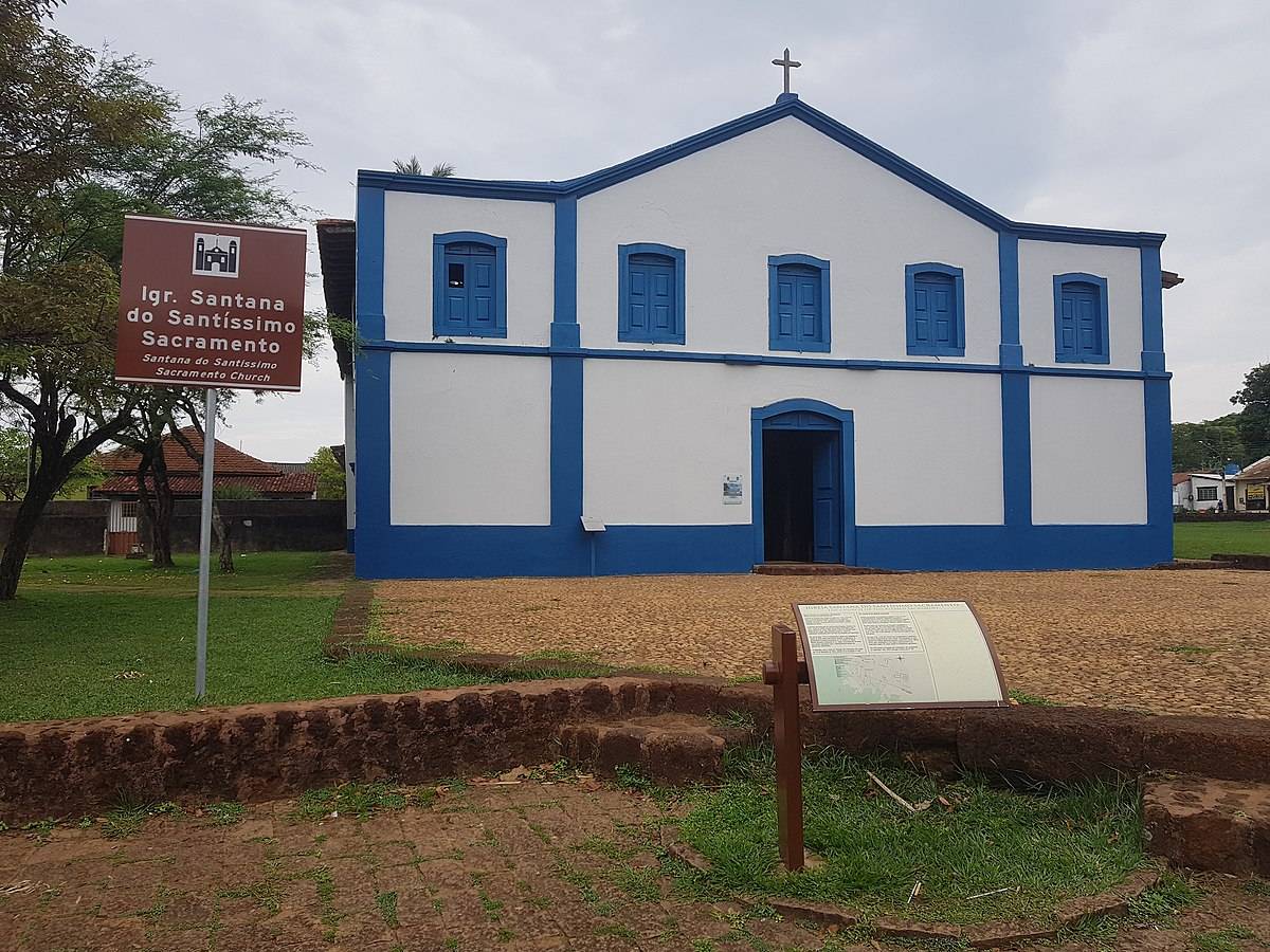 Bandidos invadem igreja em Chapada dos Guimarães e roubam imagem de santa de 200 anos 
