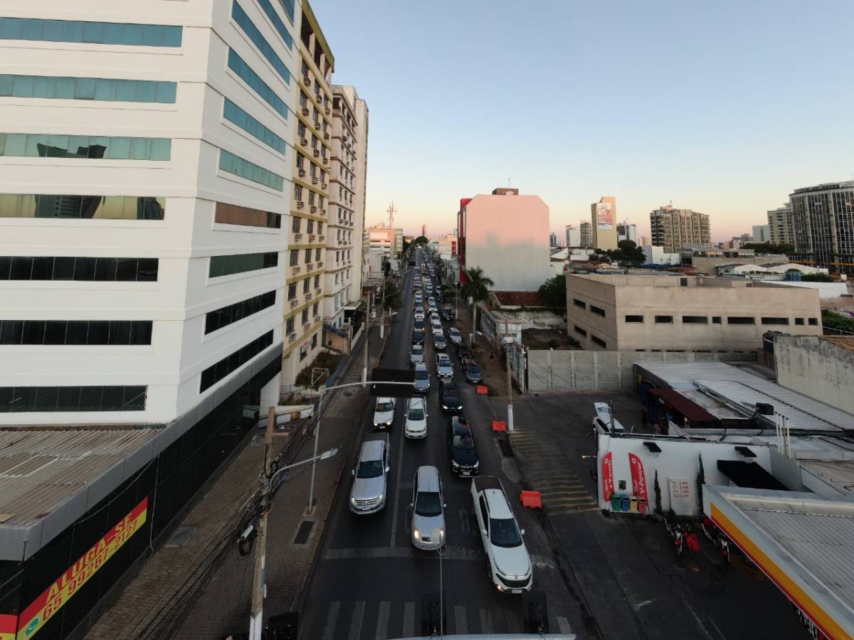 Cerca de 200 pessoas participam de carreata contra o aumento na tarifa da conta de luz