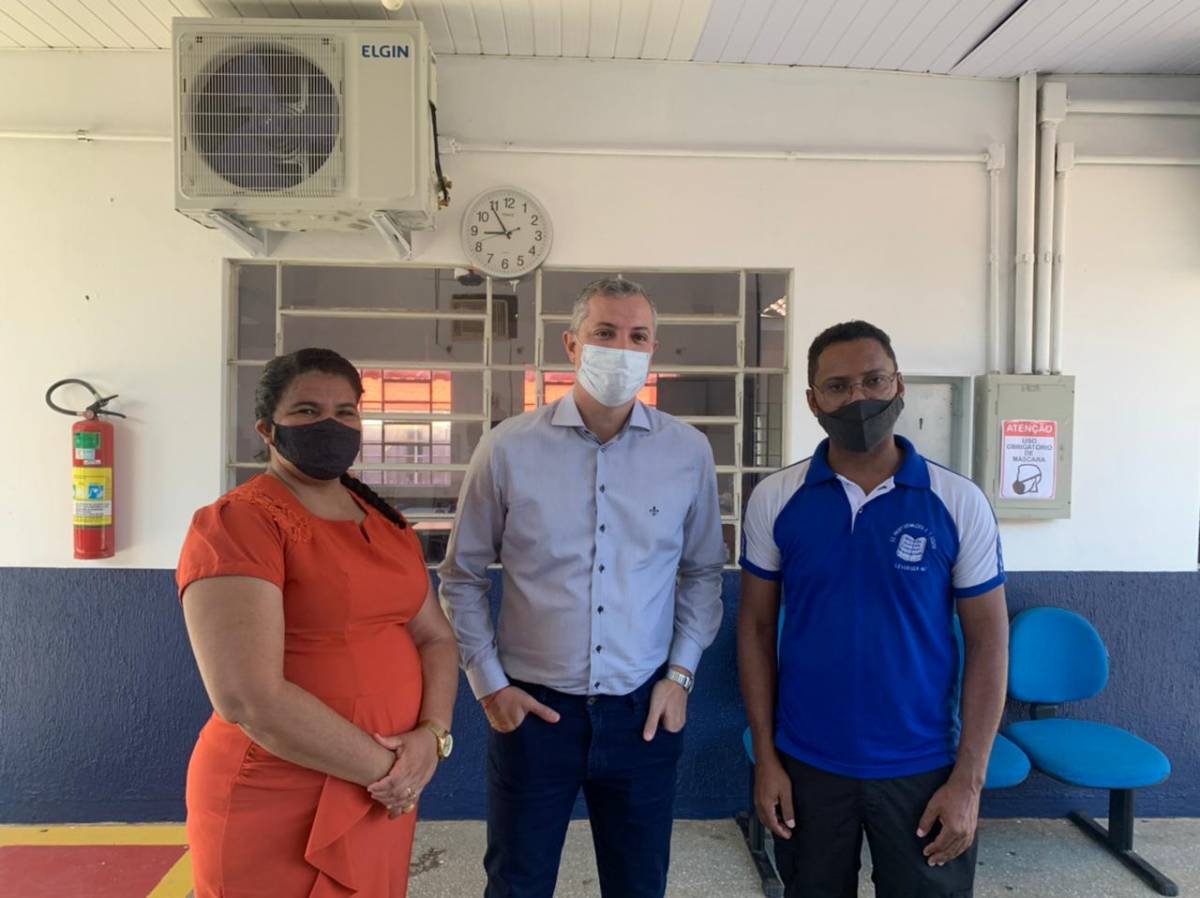 Faissal e vereadora, Prof.ª Carmem visitam escola de Leverger que recebeu 133 mil em emendas para reforma predial