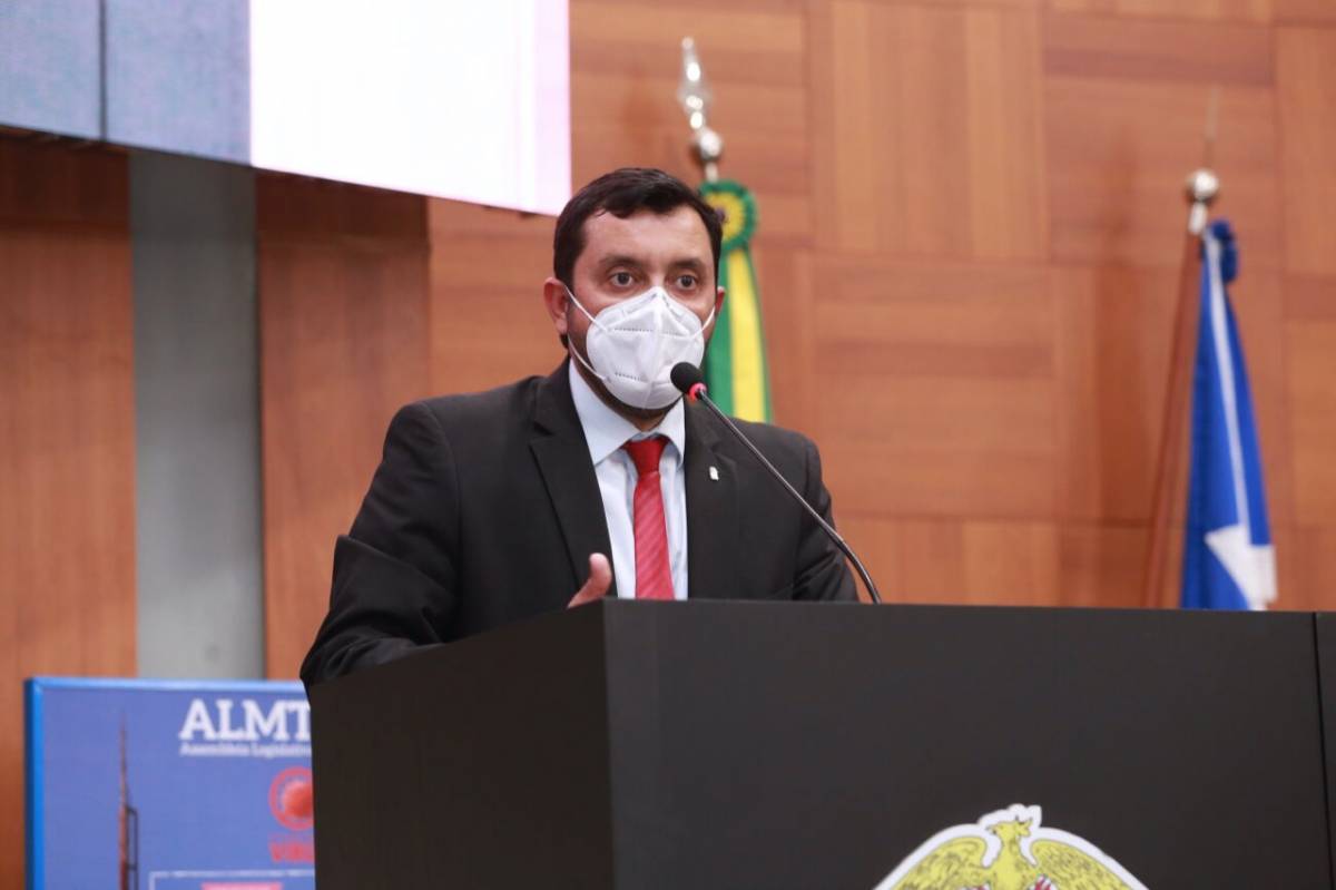 Mauro Mendes relembra pavimentação dos bairros Jardim Gramado e Parque Geórgia a pedido de Kardec