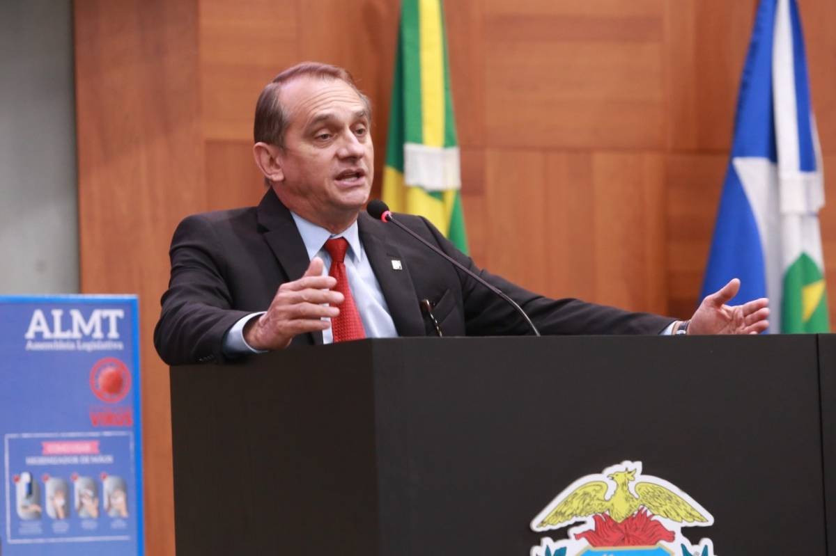 Deputado articula derrubada de veto para garantir vacinação aos profissionais da educação