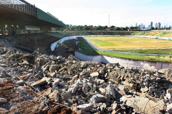 COMEÇOU A DEMOLIÇÃO DO ESTÁDIO VERDÃO