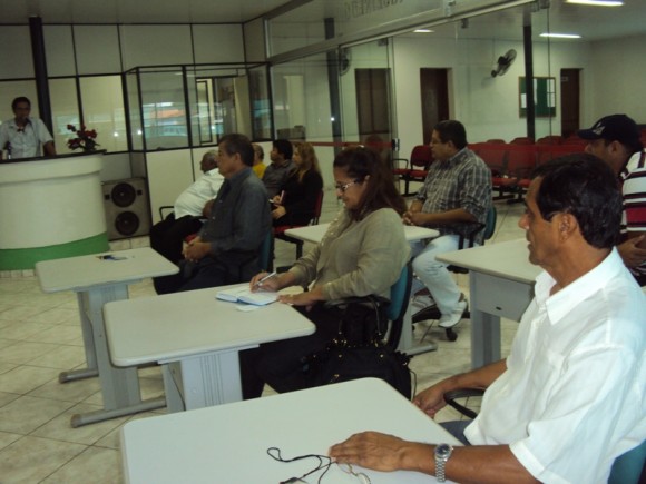       VEREADORES DISCUTEM LDO EM AUDIÊNCIA PÚBLICA