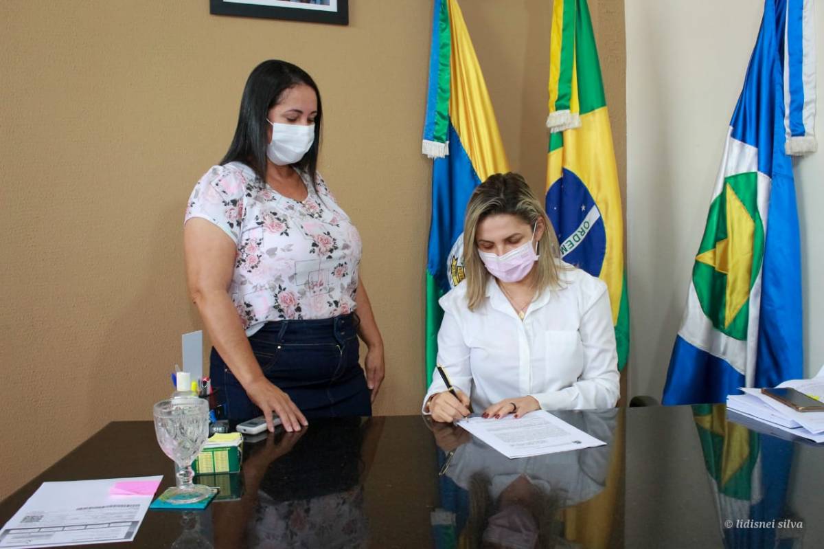 Prefeita assina contrato com empresa para construção de Ponto de Apoio ao Atendimento de Saúde na comunidade Santa Amélia