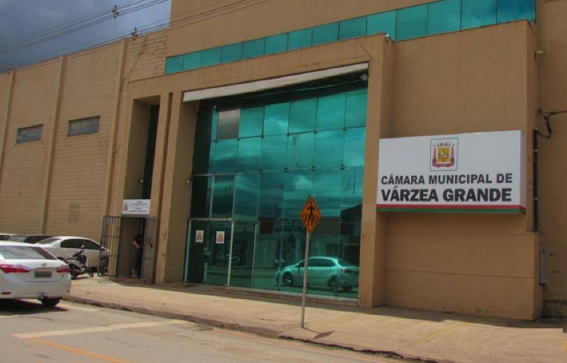 Quatro vereadores pegam covid e Câmara suspende atividades