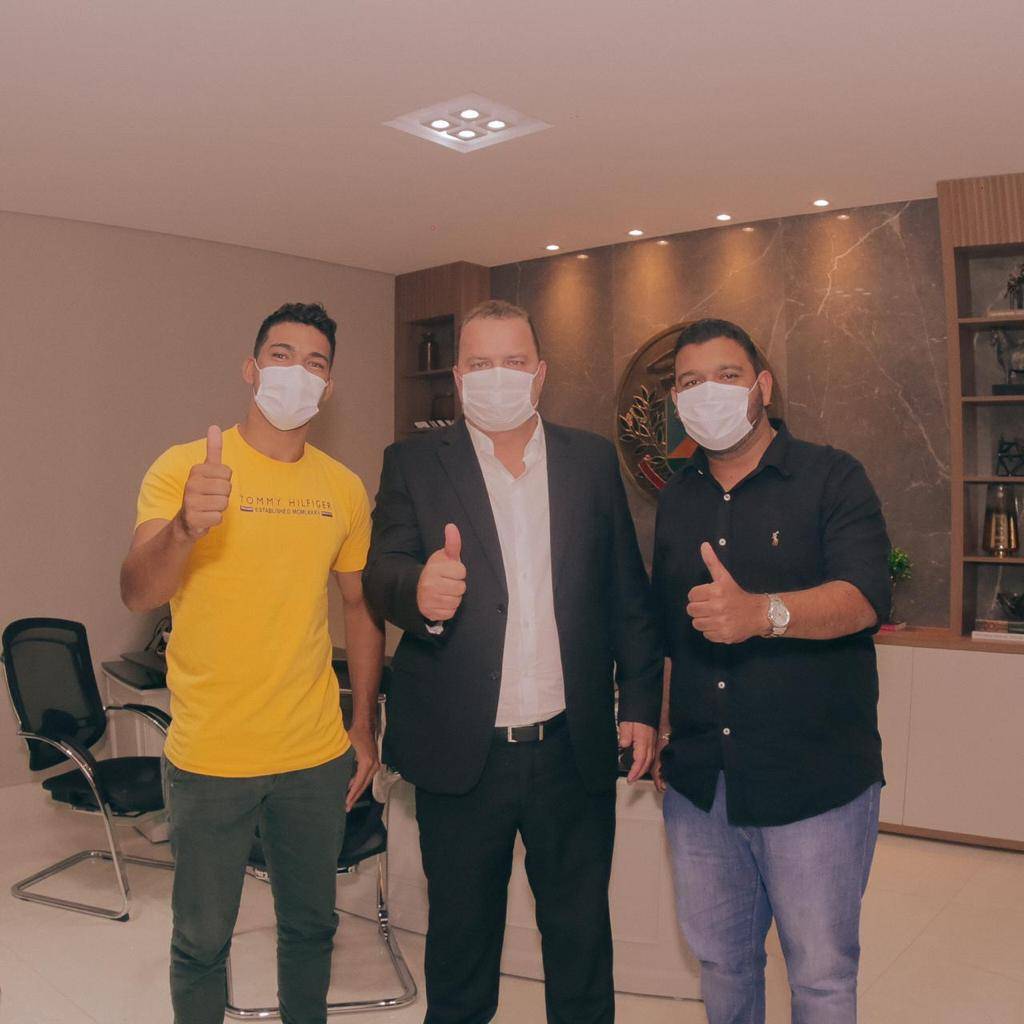 Prefeito Rogerinho escolhe jovem como líder na Câmara Municipal