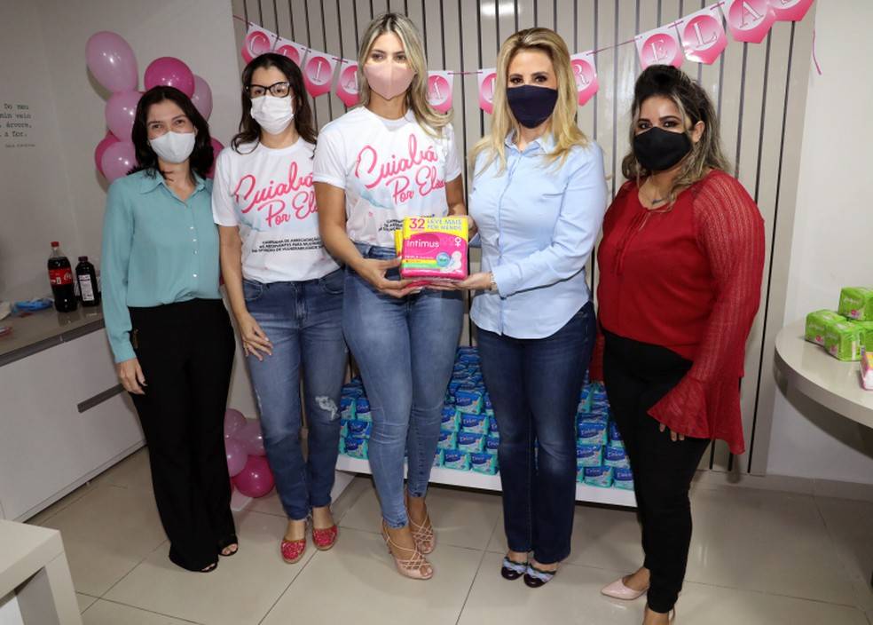 Câmara arrecada e doa para Prefeitura de Cuiabá 5 mil absorventes para mulheres que não podem comprar
