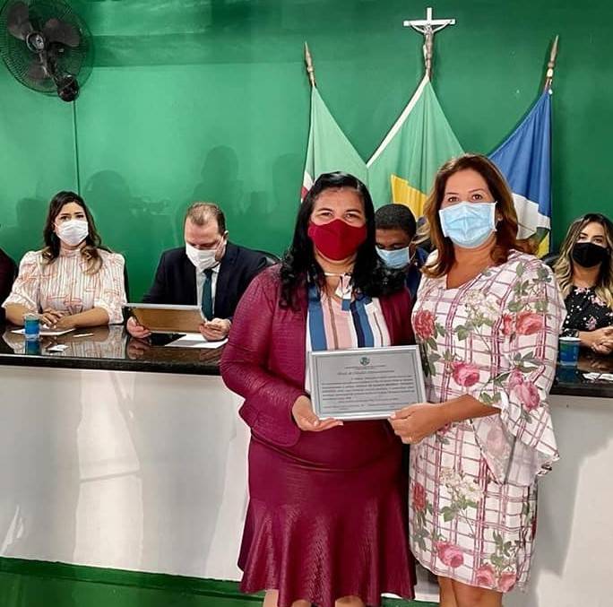 Em sessão solene - Advogada é uma das homenageadas com o título de cidadã santo-antoniense 
