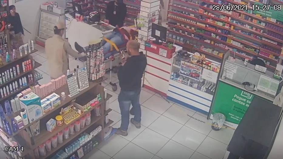 Vídeo sem cortes mostra empresária engatinhando após ser baleada por jornalista; Assista