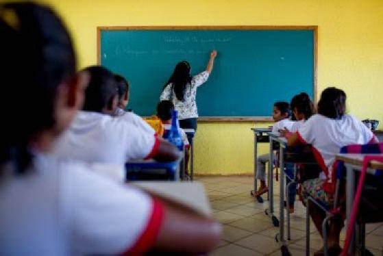 Justiça autoriza Estado retornar aulas mesmo sem vacinação total de servidores