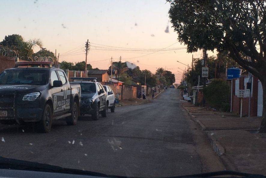 Polícia faz buscas e prende dois em ação contra tráfico em Chapada