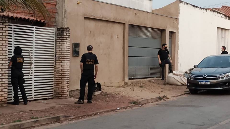 Ex-prefeito e dono de construtora são alvos de operação da PF contra supostos desvios em prefeitura