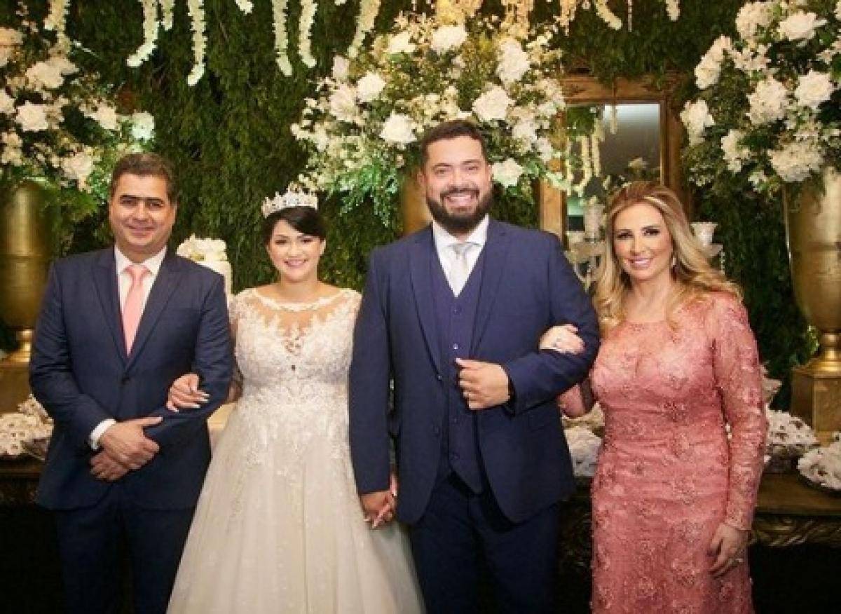 Com a presença de familiares e políticos, vereador se casa em Cuiabá