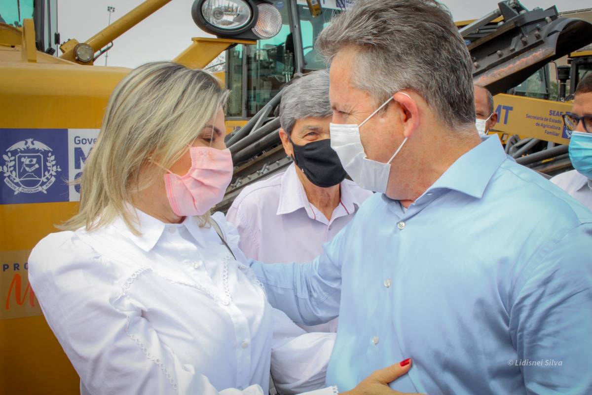 Prefeita Marilza participa de entrega de máquinas e equipamentos para agricultura familiar