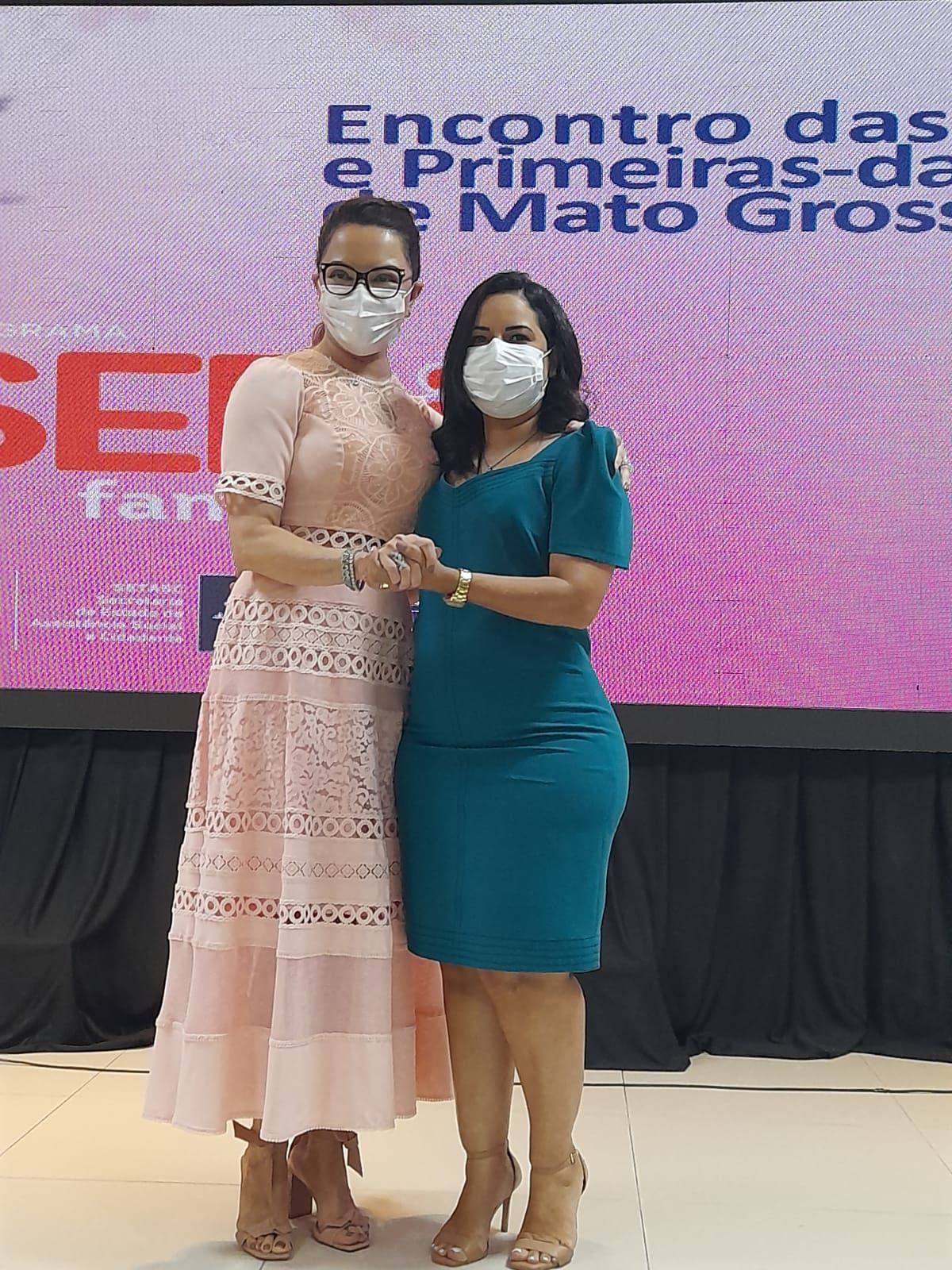Primeira-dama Rosiane Rodrigues se reúne com Virginia Mendes e prefeitas de Mato Grosso
