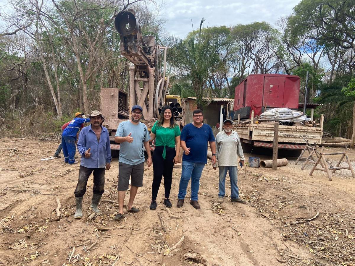 Morador comemora com fogos, ação de vereador que deu início a perfuração de poço artesiano na comunidade ribeirinha de Jatobá