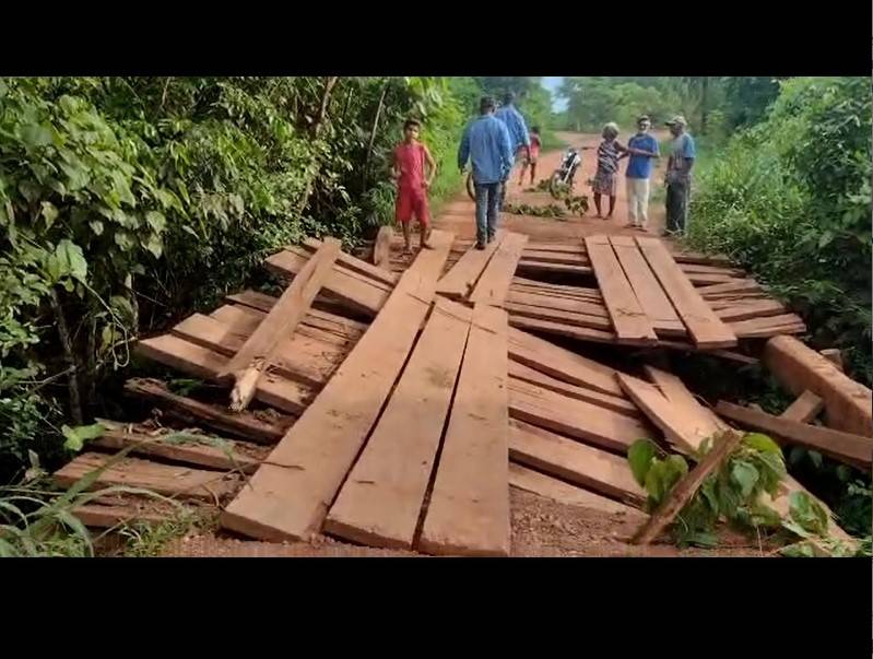 Prefeita envia “força-tarefa” para reconstruir em caráter de emergência, ponte que serve a comunidade de Taquaral