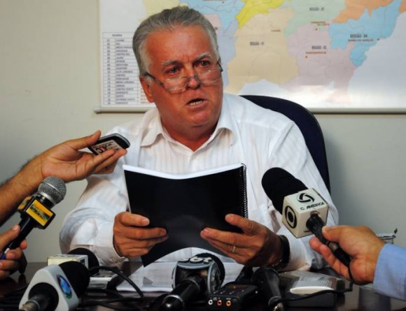 VILCEU CHORA AO ANUNCIAR SEU PEDIDO DE DEMISSÃO