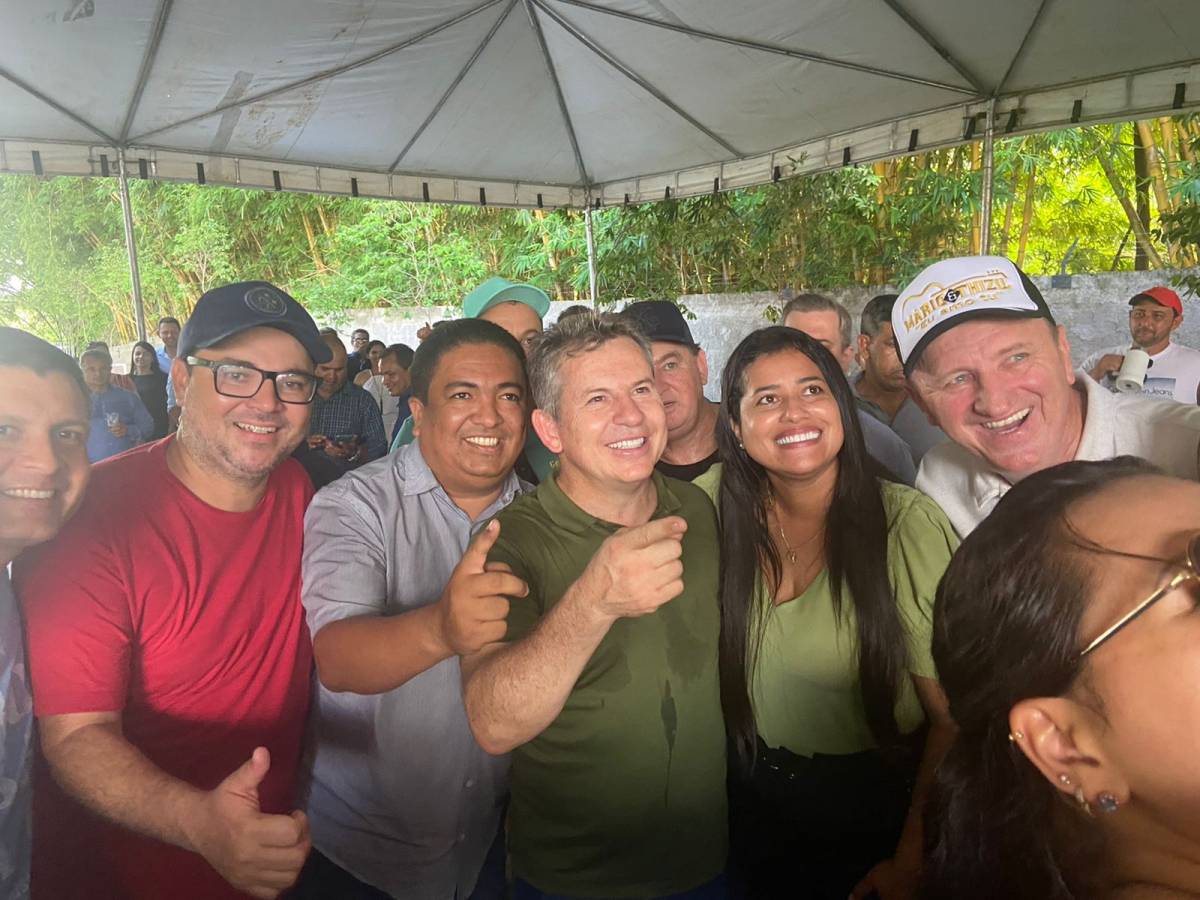 Francieli e Rominho lideram caravana de políticos de Santo Antônio em evento realizado em Rondonópolis