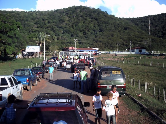 MIMOSEANOS FECHAM RODOVIA EM PROTESTO