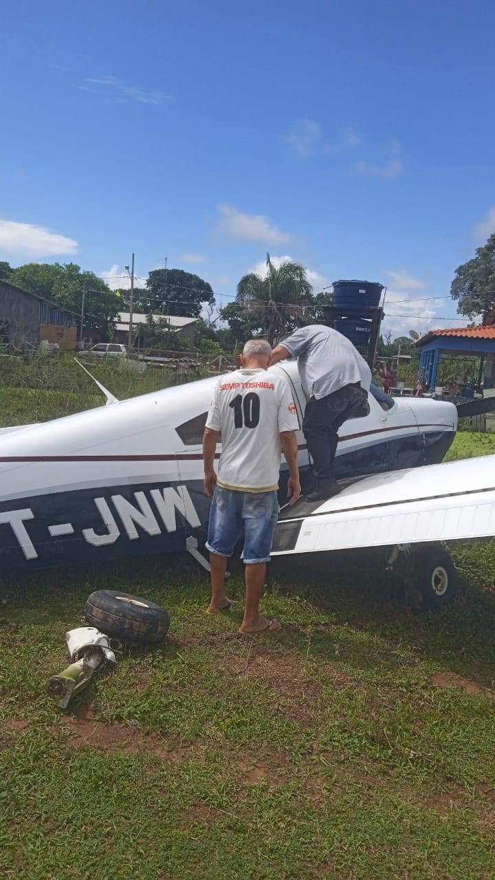 Trem de pouso de avião se parte durante aterrisagem em MT; registro está vencido