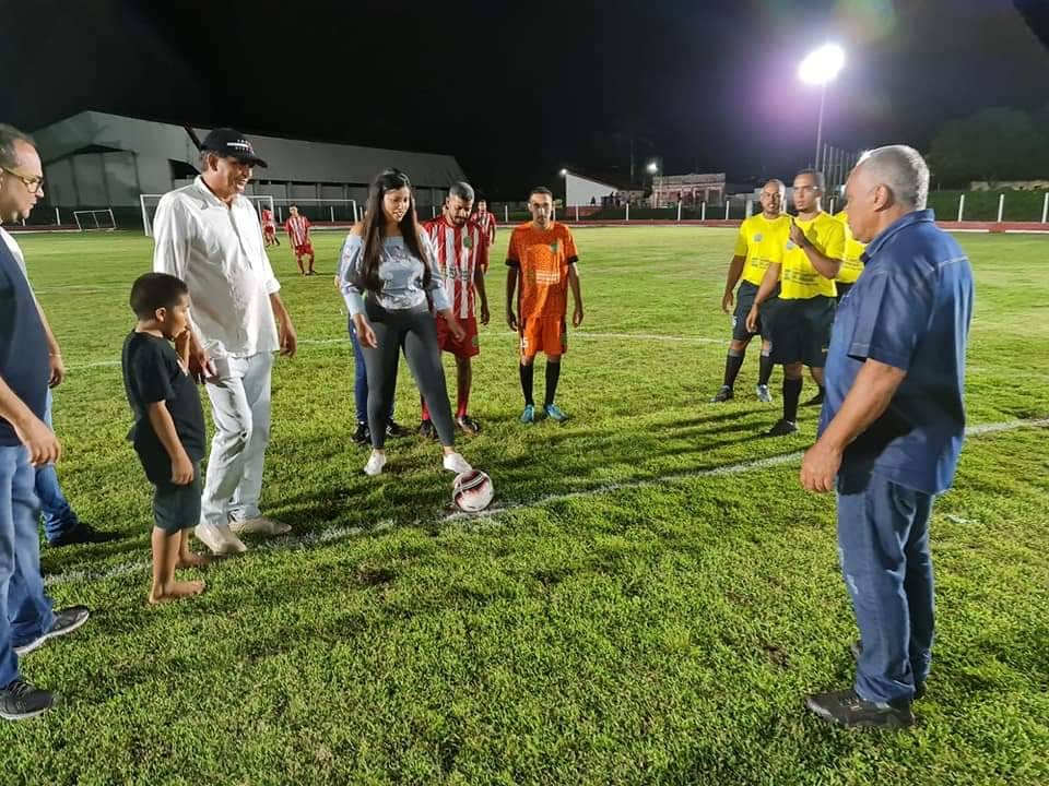 Prefeita e vereadores dão ponta pé inicial no campeonato interbairros em Leverger