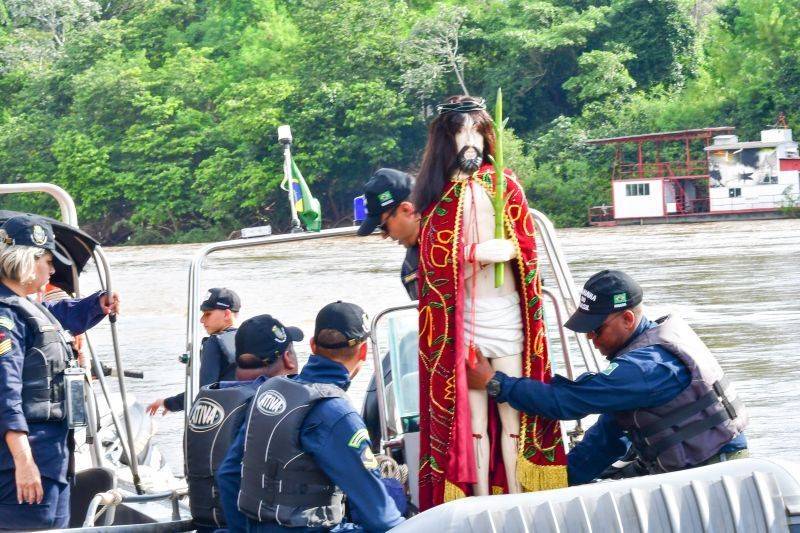 Romaria das Águas reúne fieis na procissão do Senhor Bom Jesus