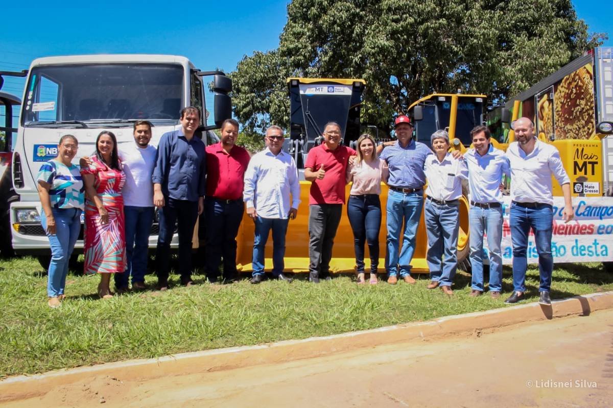Prefeita Marilza Augusta faz a maior entrega de máquinas e veículos de Nova Brasilândia - Veja Fotos