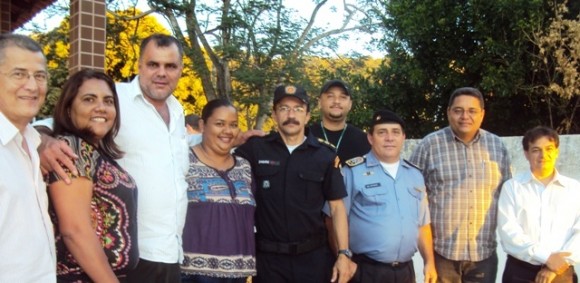 COMANDANTES DA PM SE REUNEM COM MORADORES DE MIMOSO