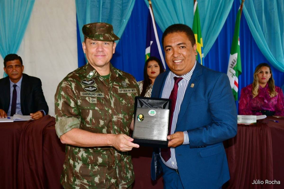 Câmara de Santo Antônio homenageia general do Exército com a Comenda Rondon