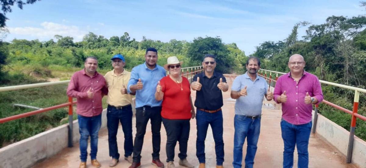 Secretário de Obras Paulo de Caraca comemora entrega da ponte sobre o rio Sangradouro
