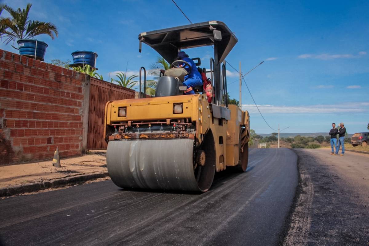 Prefeita Marilza e moradores de Nova Brasilândia comemoram inicio das obras de pavimentação de vias urbana da cidade 