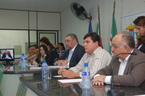 AUDIÊNCIA PÚBLICA DISCUTE  LÍMITES DE LEVERGER