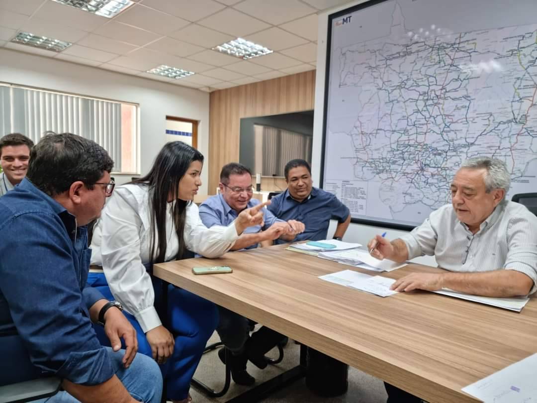 Francieli, Rominho e Botelho se reúnem com secretário de estado em buscar de recursos para infraestrutura em Leverger