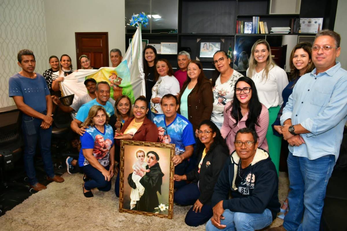 Prefeita Francieli recebe os festeiros da Festa de Santo Antônio 