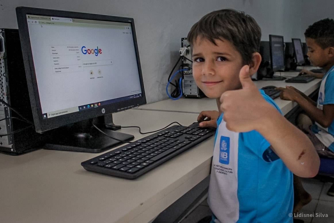 Prefeitura investe em reforma, amplia e instala laboratório de informática em escola municipal do distrito de Peresópolis
