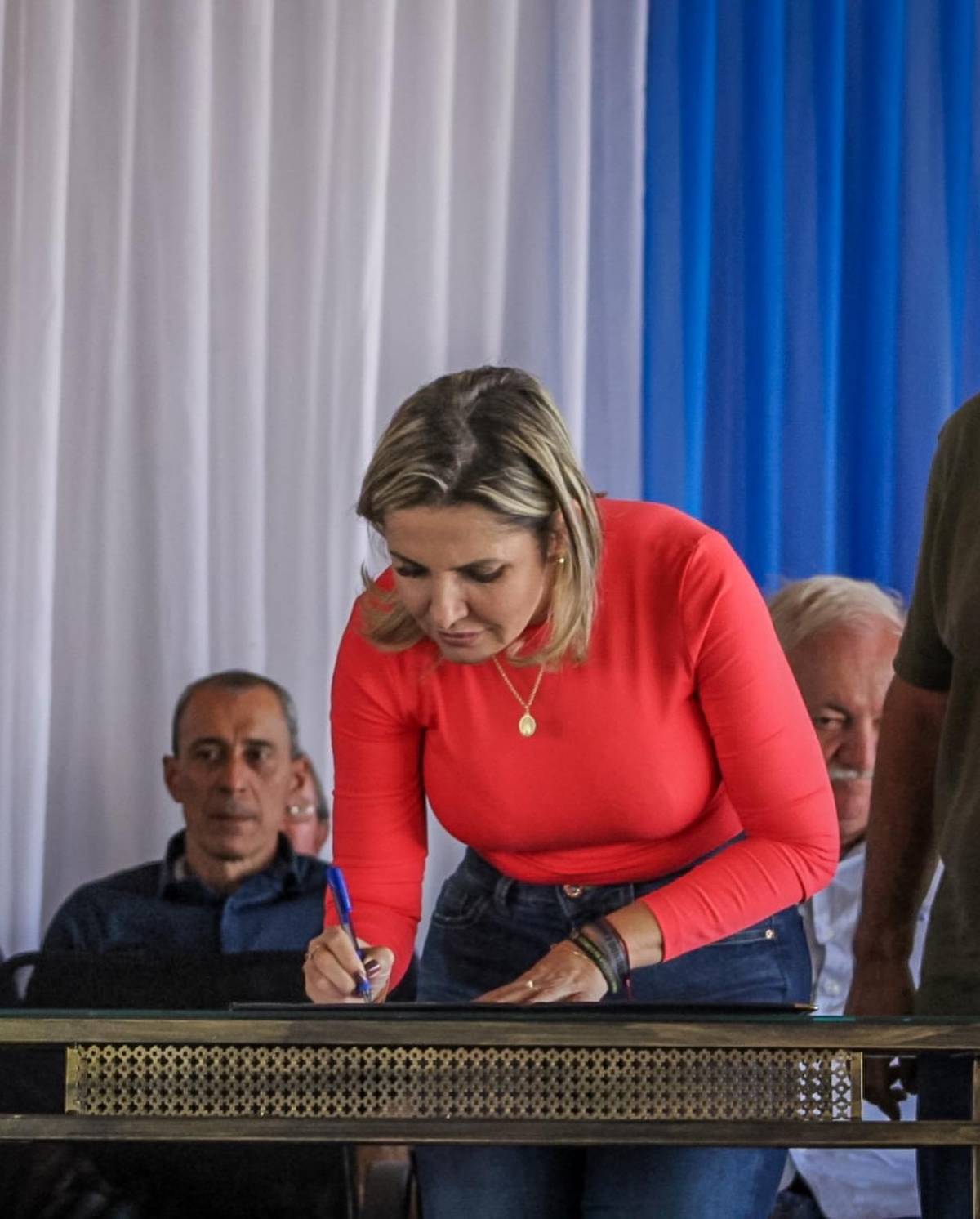 Prefeita Marilza, assina convênio nesta sexta-feira (1º), para construção de cinquenta casas para famílias de baixa renda de Nova Brasilândia