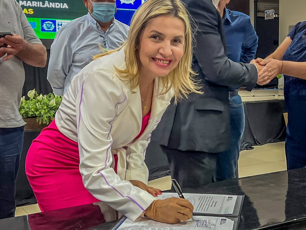 Prefeita Marilza Augusta e governador assinam convênio para construção de casas populares em Nova Brasilândia 