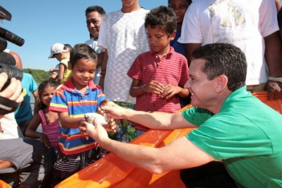 SÉRGIO RICARDO PROMOVE SOLTURA DE PEIXES EM LEVERGER