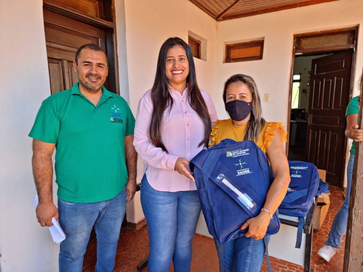 Prefeita entrega kits para Agentes Comunitários de Saúde do município 