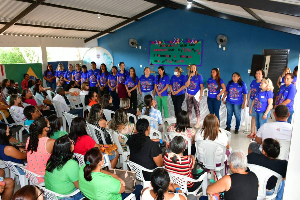 Encontro reúne cerca de 200 professores para debater inclusão em escolas da rede municipal