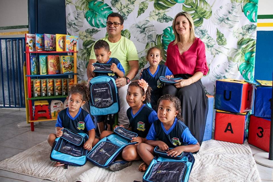Prefeita Marilza entrega Kits Escolares para alunos da rede municipal de Nova Brasilândia