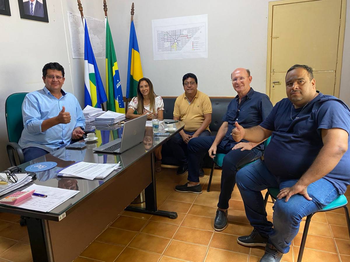 Prefeito Natal de Assis recebe veículos e equipamentos para a secretaria municipal de Saúde