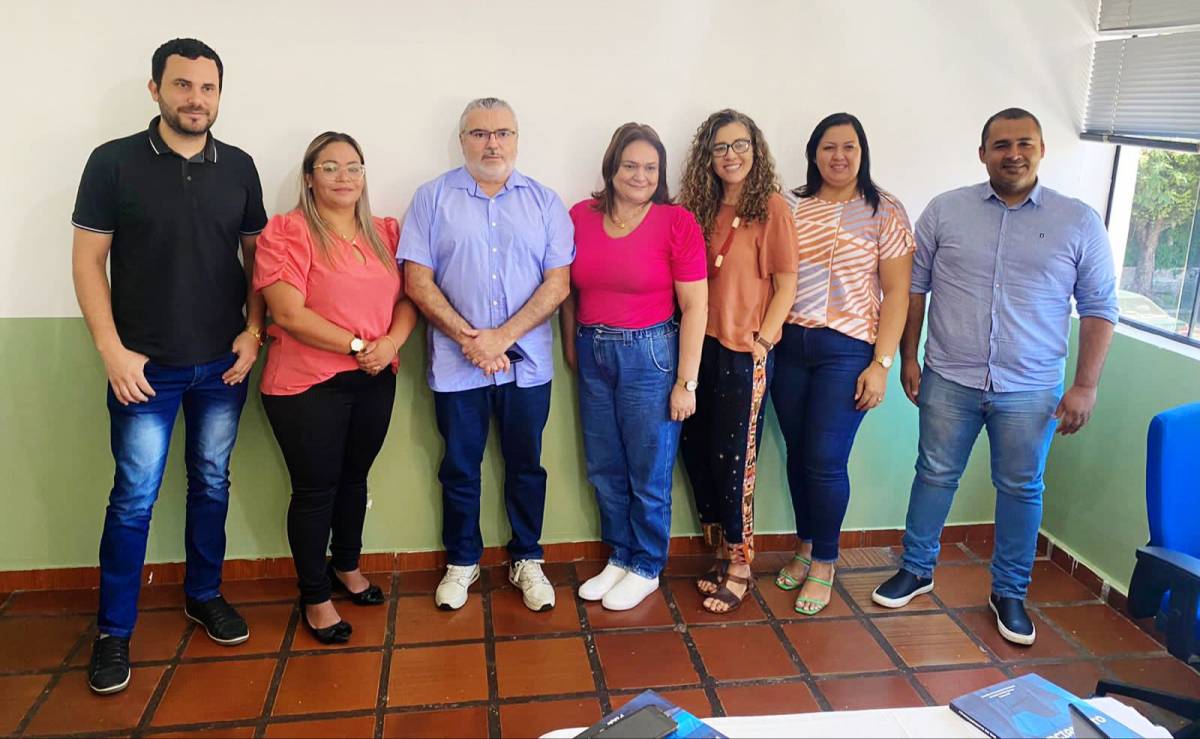 Hamilton Silva representa município no encontro de secretários de saúde do Estado