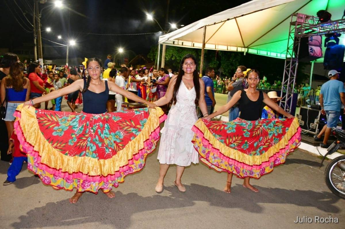 Prefeita Francieli Magalhães enaltece festejos do tradicional Entrudo; 'mais um ano de sucesso'