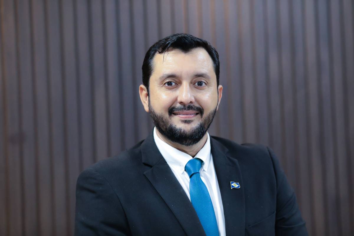 Allan Kardec é empossado por Mauro Mendes na SECITEC; Assista Vídeo