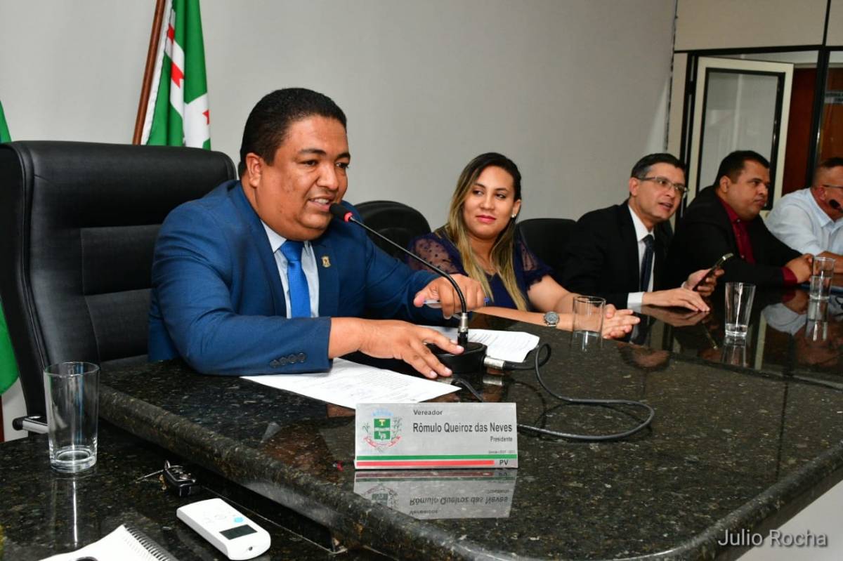 Rominho toma posse e promete patrocinar debates em melhoria de Leverger; Veja Fotos