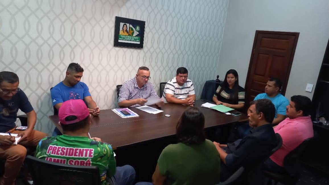 Francieli firma parceria cultural com blocos carnavalescos de Leverger